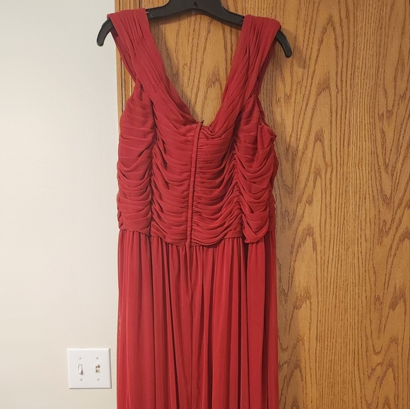 David's Bridal Plus Size Bridesmaid Dress - Picture 4 of 6